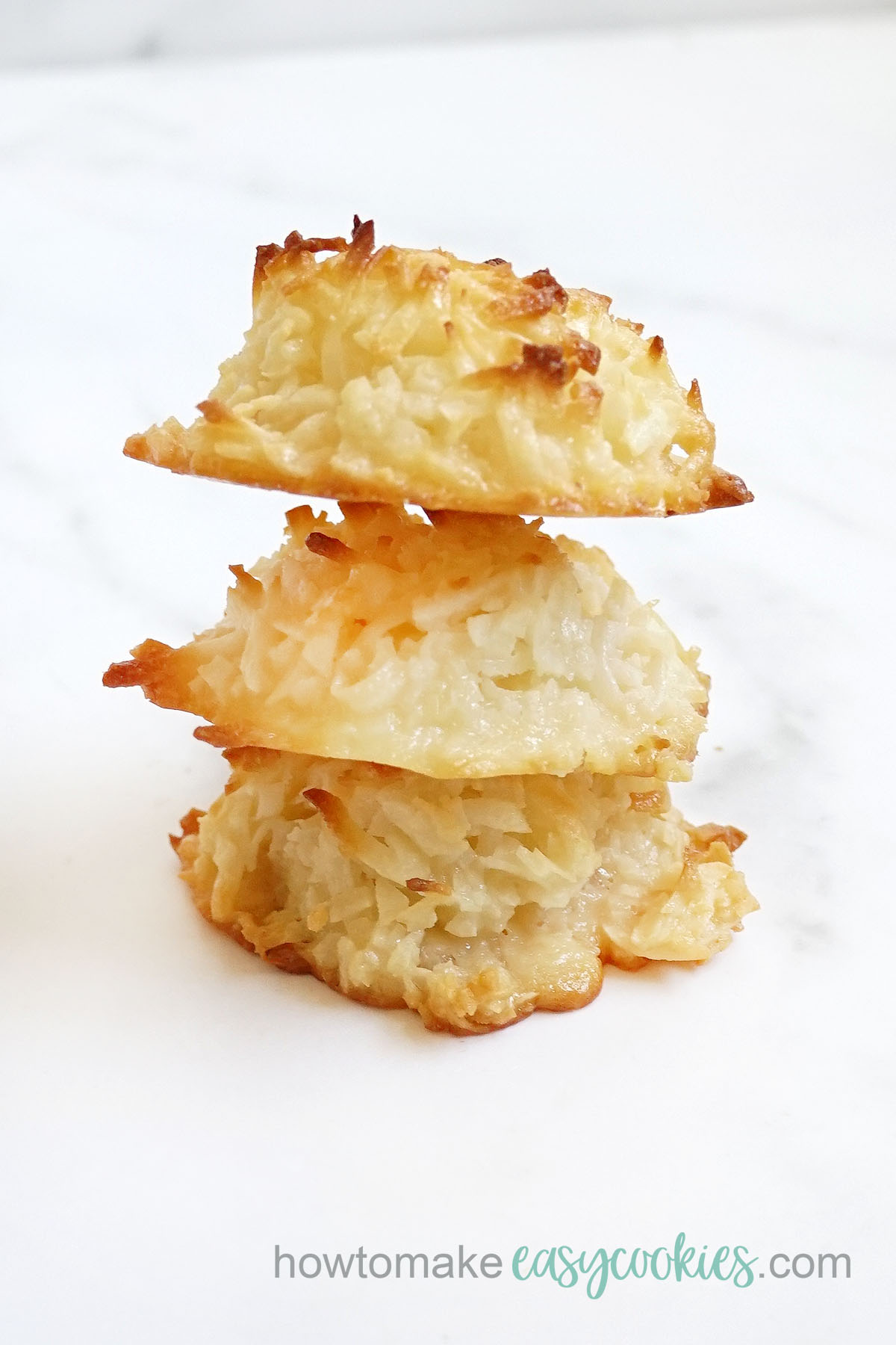 Coconut macaroons with four ingredients and one bowl. 