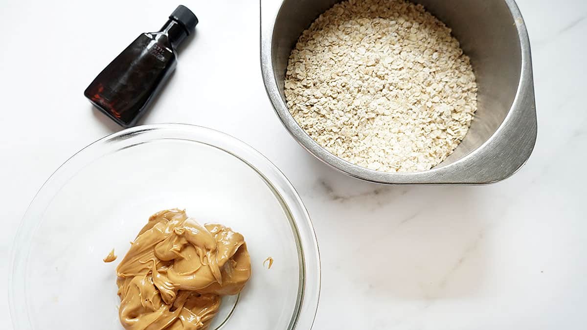 Ingredients for no bake cookies: Vanilla extract, quick oats, and peanut butter 