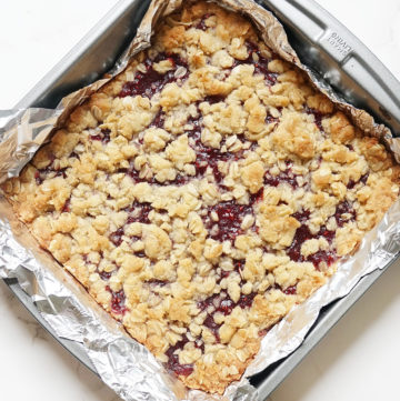 BEST RASPBERRY OATMEAL BARS -- with a buttery, oatmeal topping
