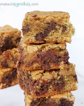THE ULTIMATE chocolate chip CONGO BARS! Ooey, gooey blonde brownies recipe filled with semi-sweet and milk chocolate.