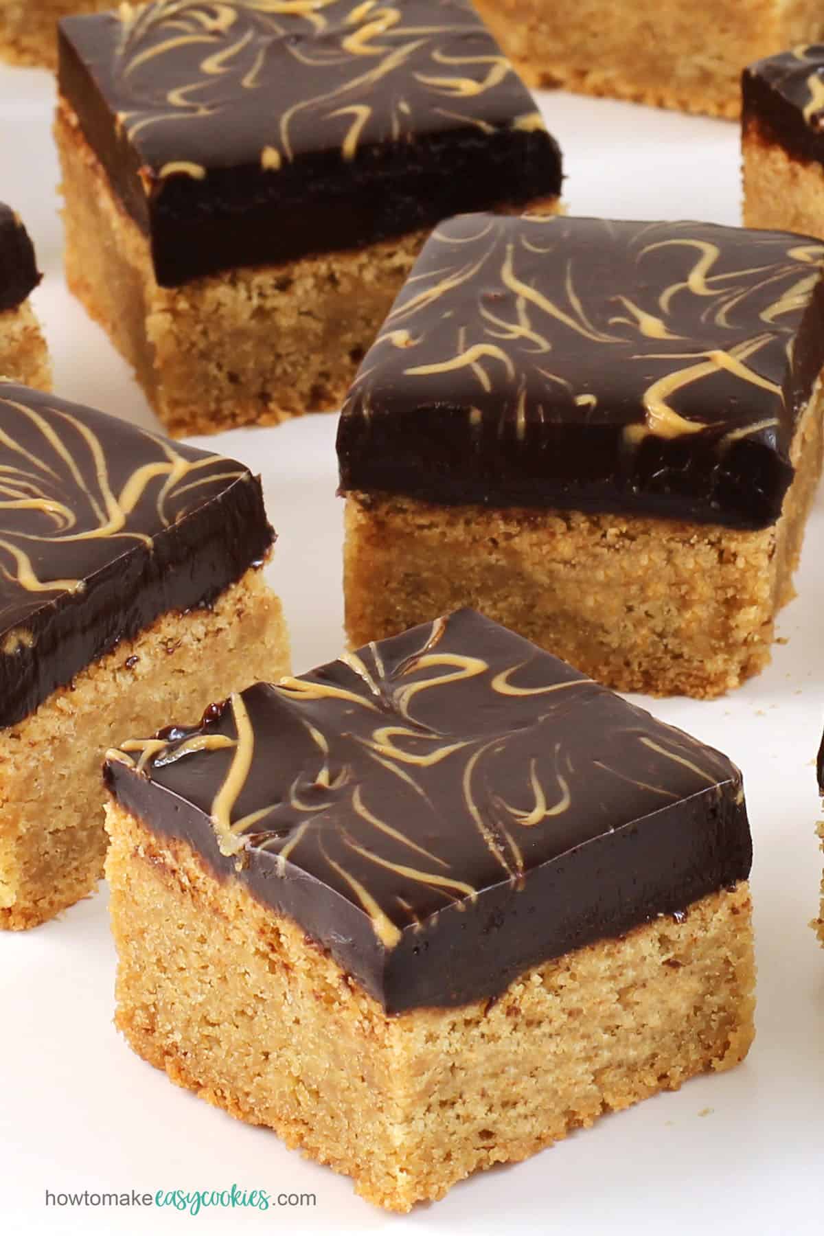 peanut butter chocolate cookie bars with a swirl of peanut butter on top