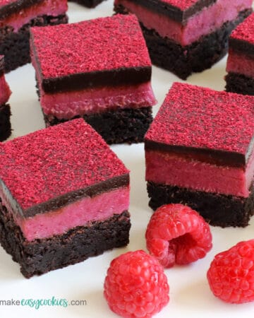 rasbperry chocolate cookie bars topped with freeze-dried raspberry powder