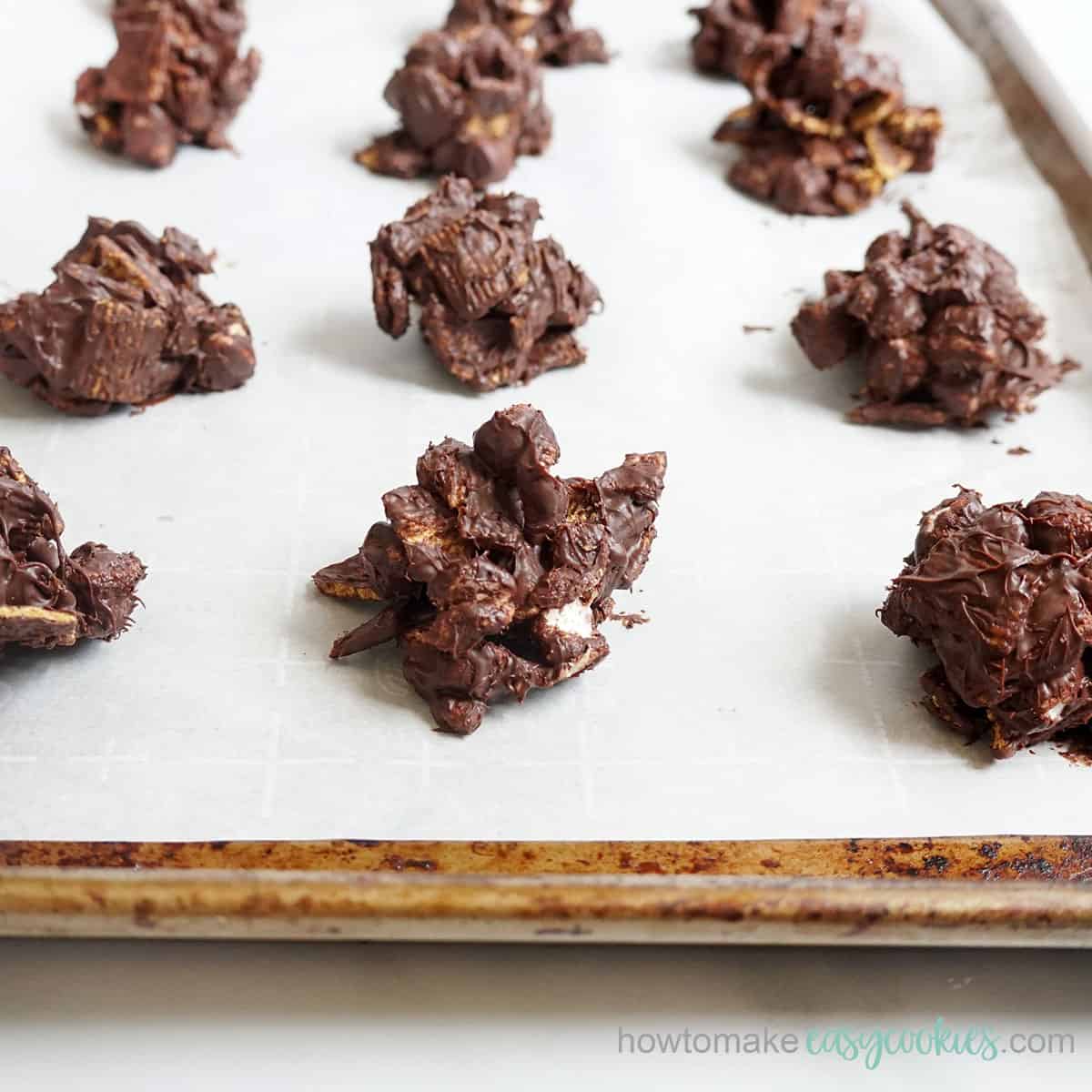 no-bake s'mores cookies on baking tray