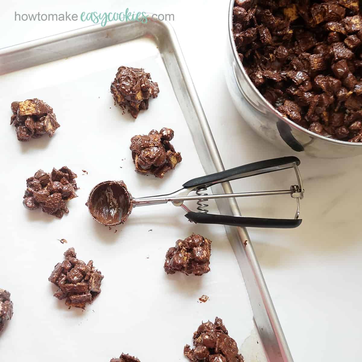 scooping no bake s'mores cookies clusters 