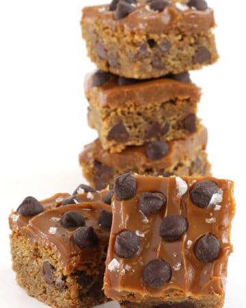 salted caramel chocolate chip cookie bars topped with chocolate chips