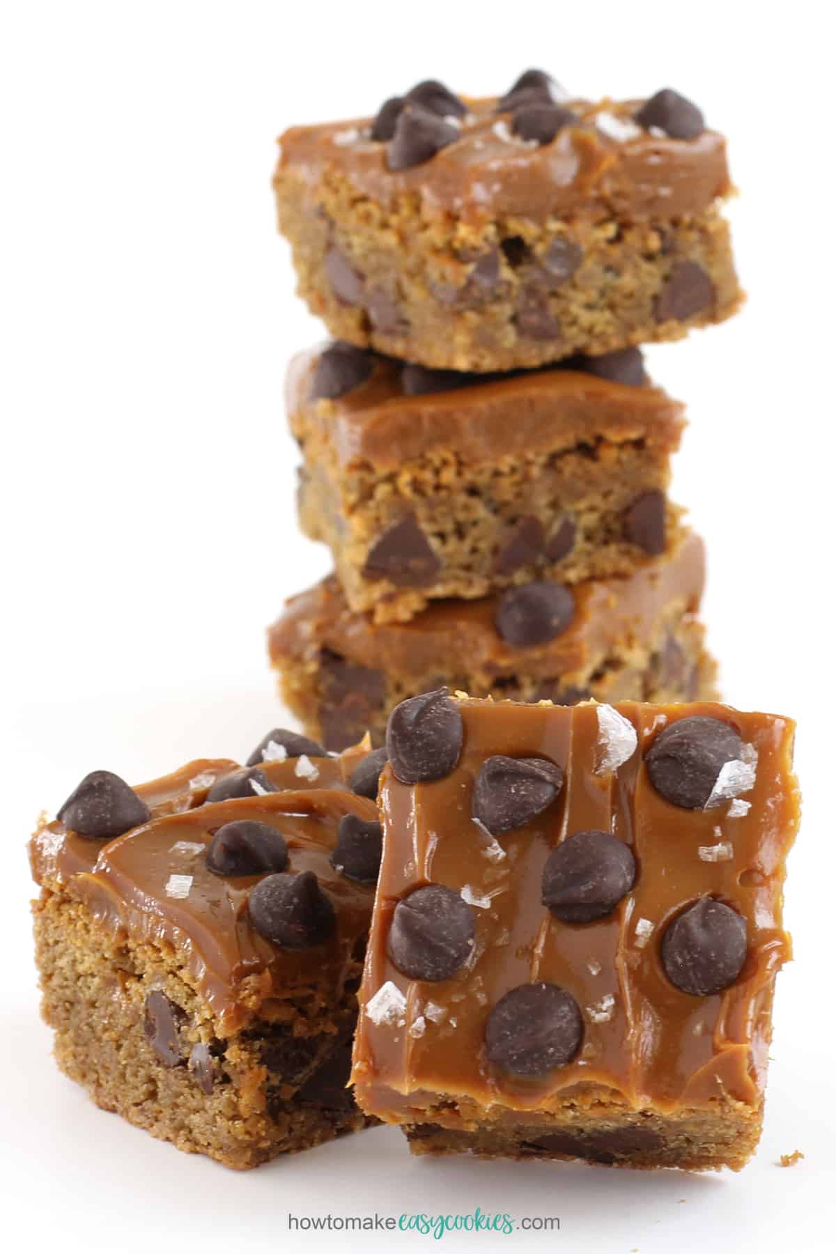 salted caramel chocolate chip cookie bars topped with chocolate chips